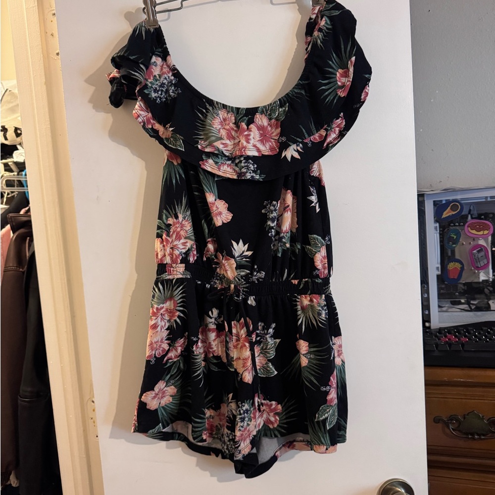Floral Off-Shoulder Romper - Picture 2 of 4